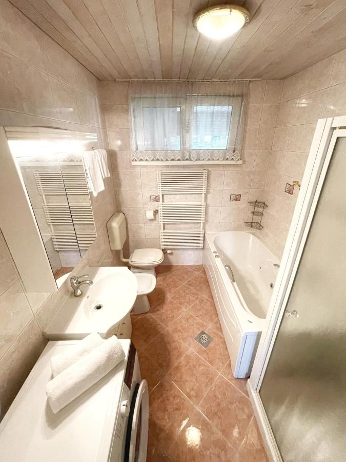 Papas Apartment Lesce  Εξωτερικό φωτογραφία